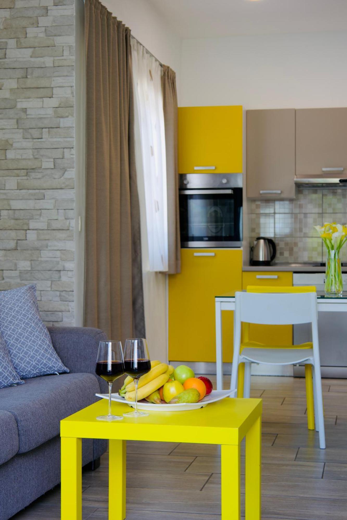 White Pigeon Apartment Split Exterior photo